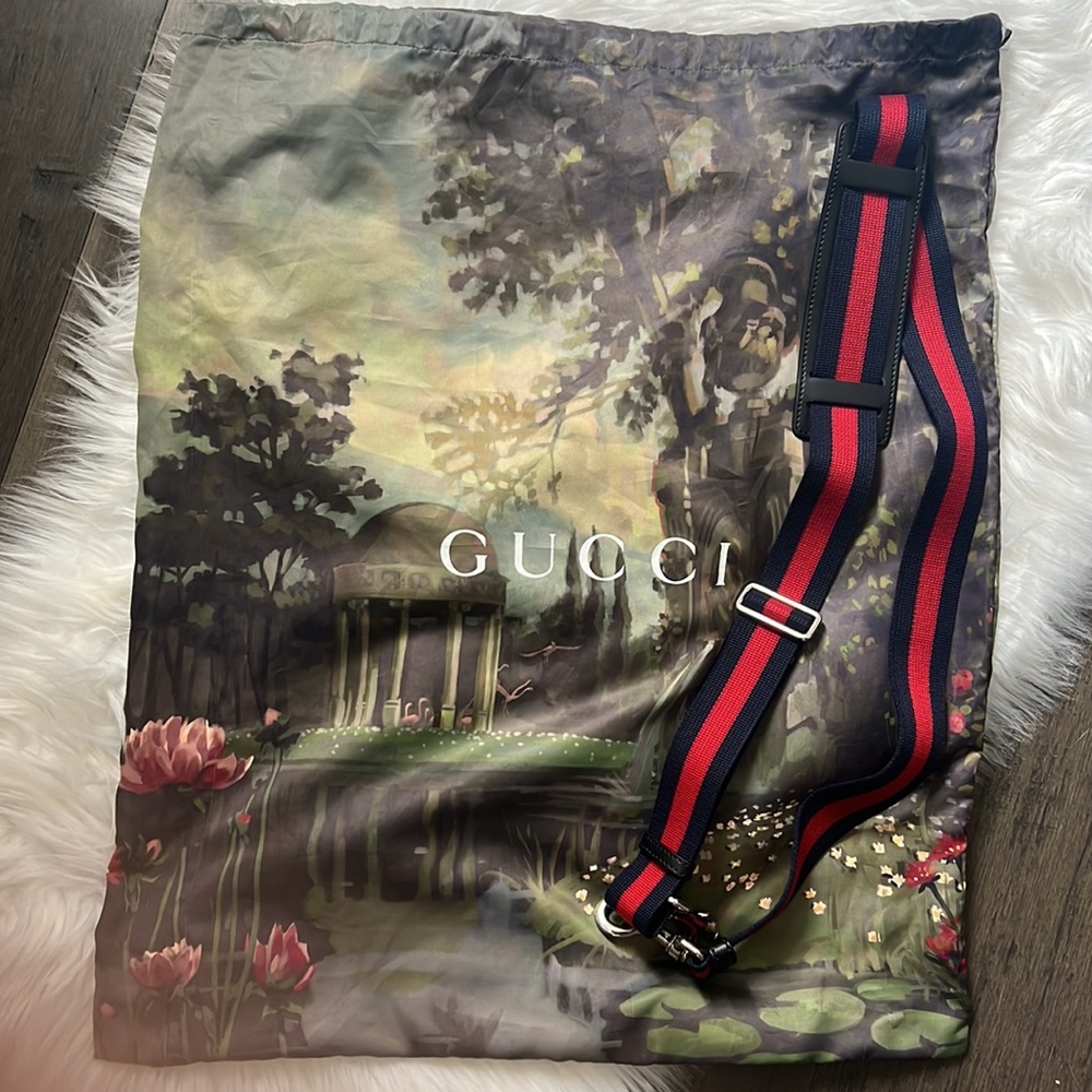 🆕💯% Auth Gucci Leather Bag Black and Gold Leather Bag with Strap 🐝 - Picture 4 of 15